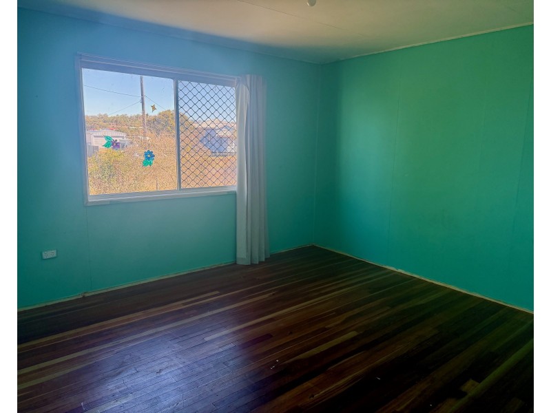 15 Earl Street, Jondaryan QLD 4403