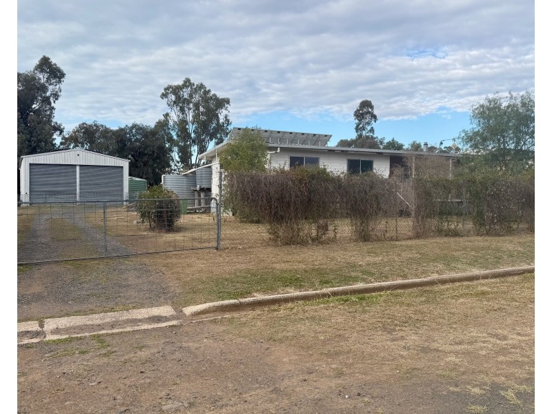 15 Earl Street, Jondaryan QLD 4403