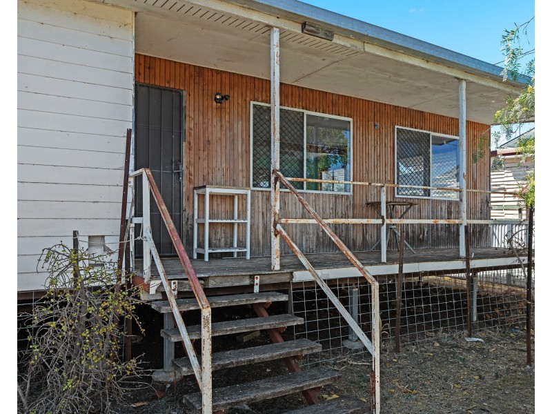 15 Earl Street, Jondaryan QLD 4403