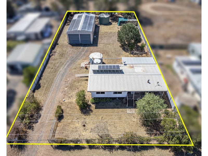 15 Earl Street, Jondaryan QLD 4403