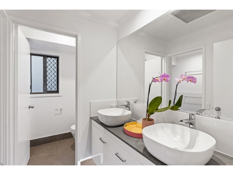 18 Falk Street, Stafford Heights QLD 4053