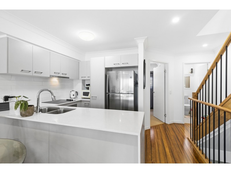 2/17 Pickwick Street, Cannon Hill QLD 4170