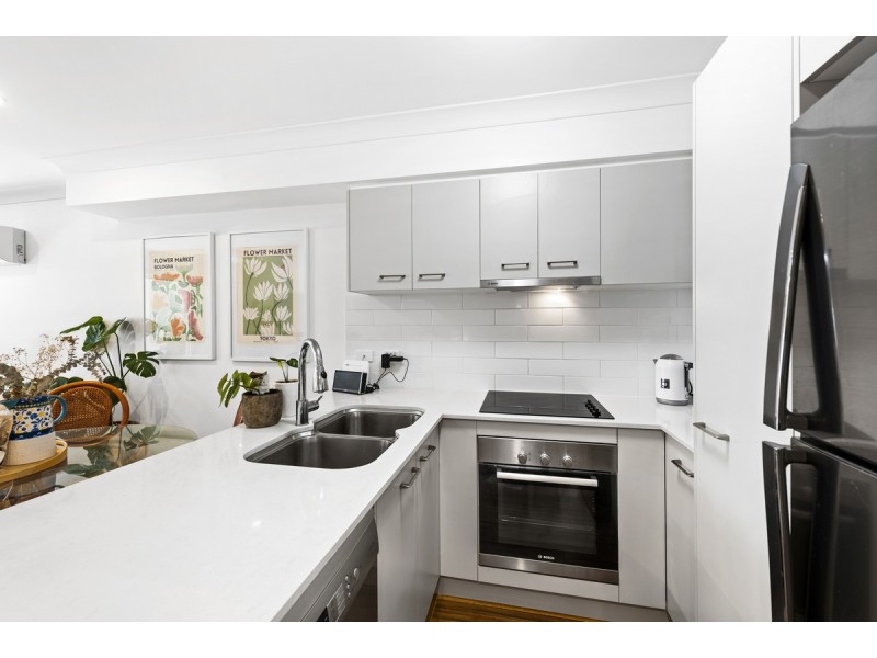 2/17 Pickwick Street, Cannon Hill QLD 4170