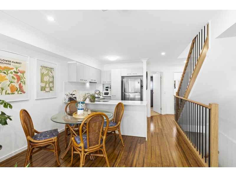 2/17 Pickwick Street, Cannon Hill QLD 4170