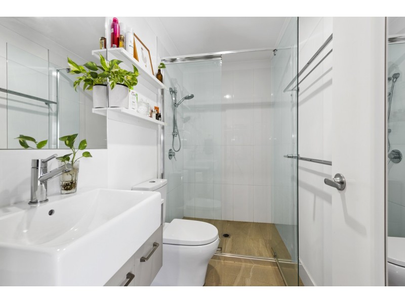 2/17 Pickwick Street, Cannon Hill QLD 4170