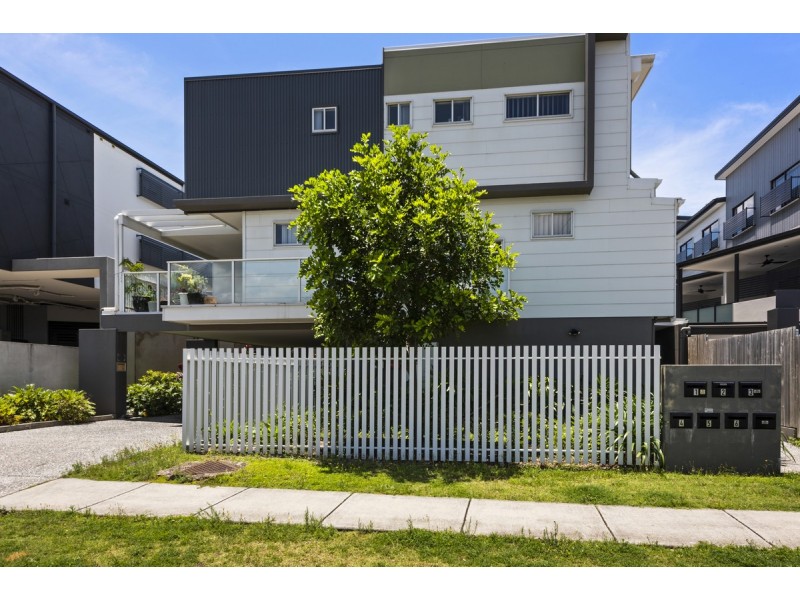 2/17 Pickwick Street, Cannon Hill QLD 4170