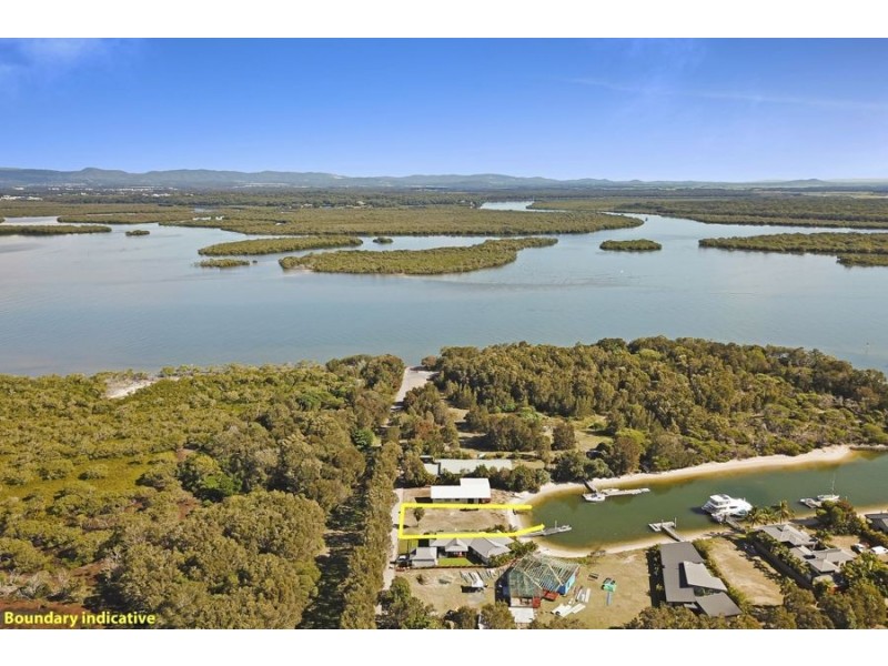 18 Doeblien Drive, South Stradbroke QLD 4216
