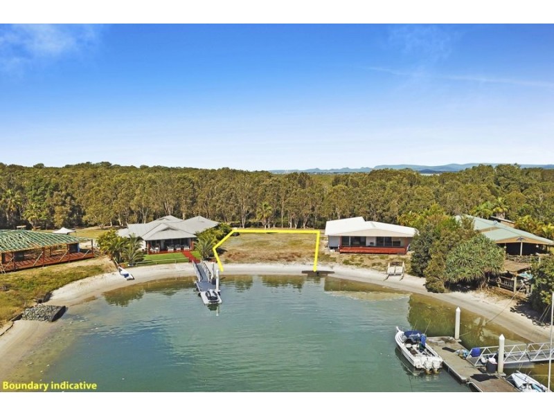 18 Doeblien Drive, South Stradbroke QLD 4216