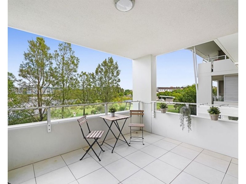 18 Parklake – 1 Lakefront Crescent, Varsity Lakes QLD 4227