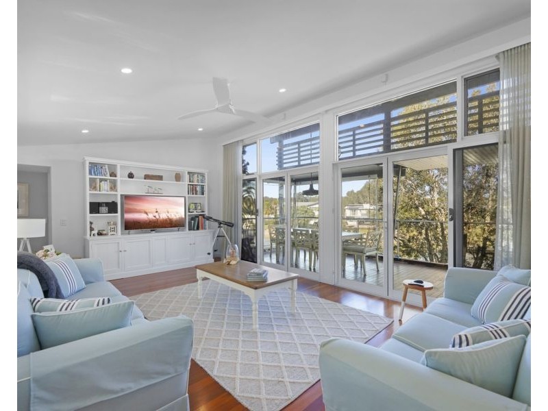 Villa 6 Island Street, Couran Cove, South Stradbroke QLD 4216