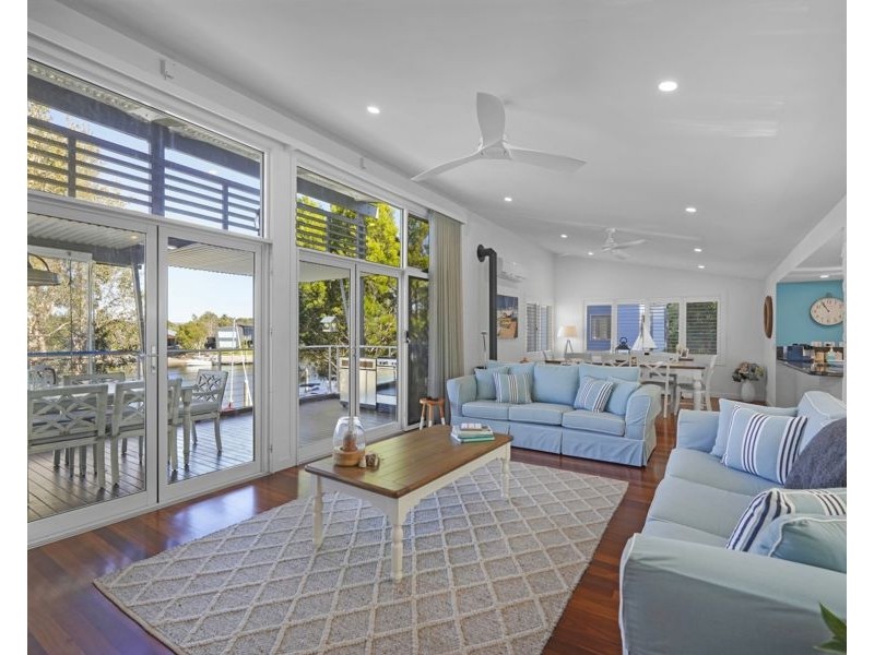 Villa 6 Island Street, Couran Cove, South Stradbroke QLD 4216