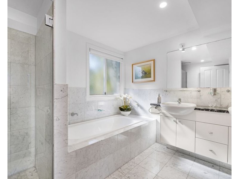 Villa 6 Island Street, Couran Cove, South Stradbroke QLD 4216