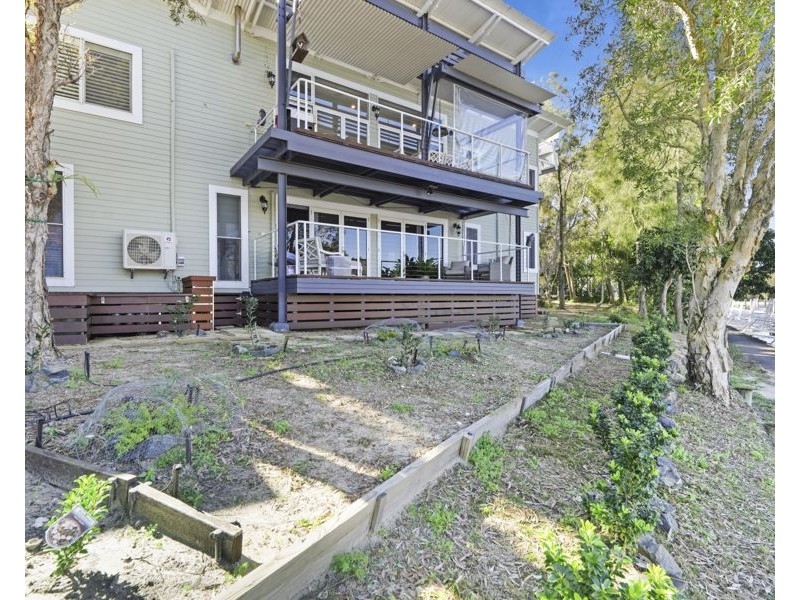 Villa 6 Island Street, Couran Cove, South Stradbroke QLD 4216