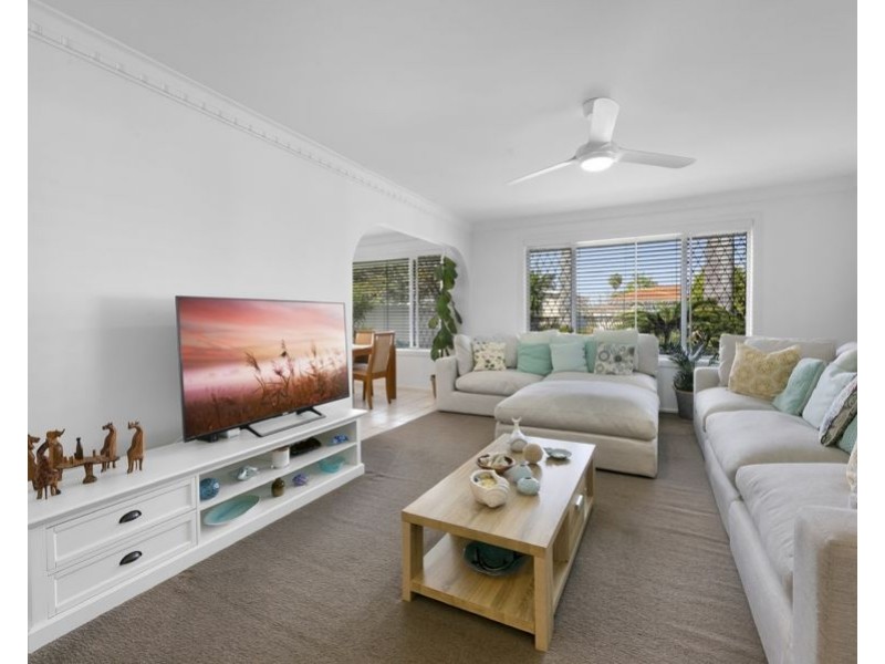 17 Constance Avenue, Mermaid Waters QLD 4218