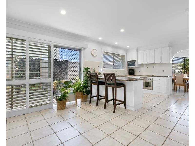 17 Constance Avenue, Mermaid Waters QLD 4218