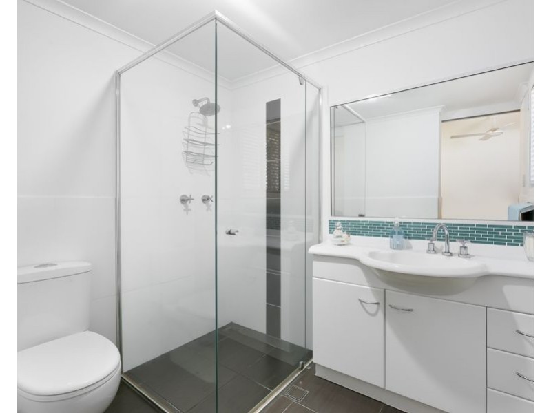 17 Constance Avenue, Mermaid Waters QLD 4218