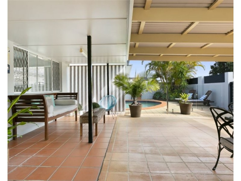 17 Constance Avenue, Mermaid Waters QLD 4218