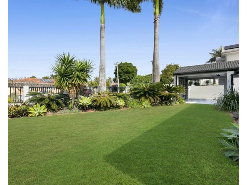 17 Constance Avenue, Mermaid Waters QLD 4218
