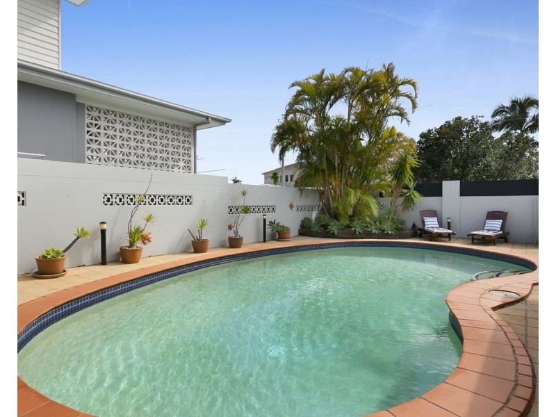 17 Constance Avenue, Mermaid Waters QLD 4218
