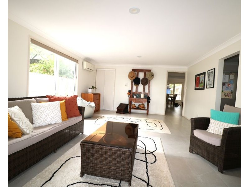 18 The Esplanade, Karragarra Island QLD 4184