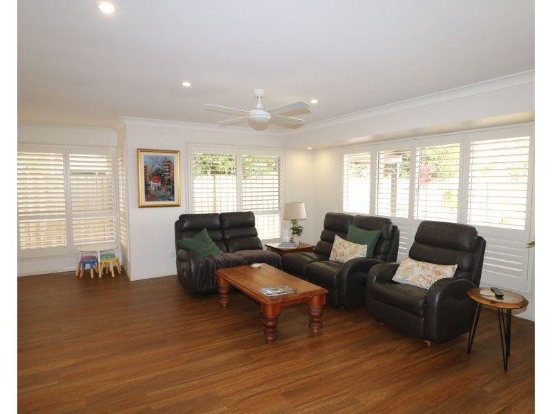 18 The Esplanade, Karragarra Island QLD 4184