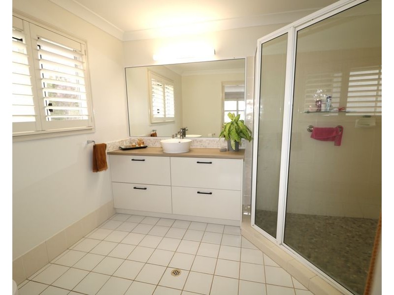 18 The Esplanade, Karragarra Island QLD 4184
