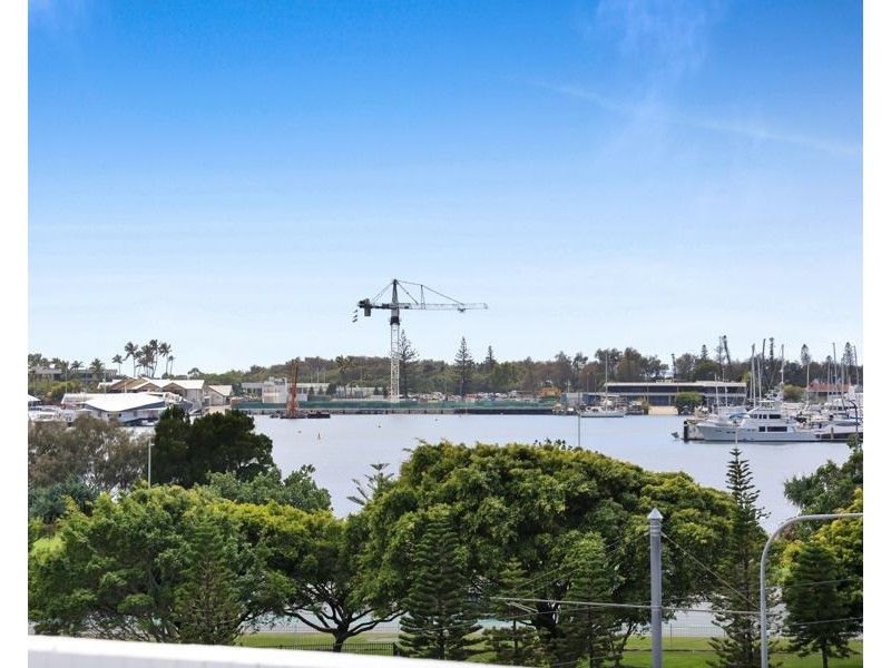 704 “The Shores” 1 Como Crescent, Southport QLD 4215