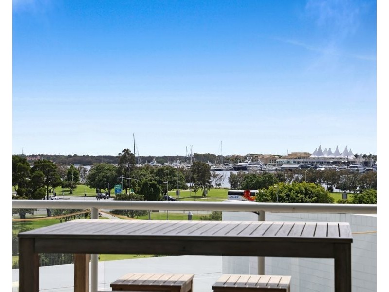 704 “The Shores” 1 Como Crescent, Southport QLD 4215