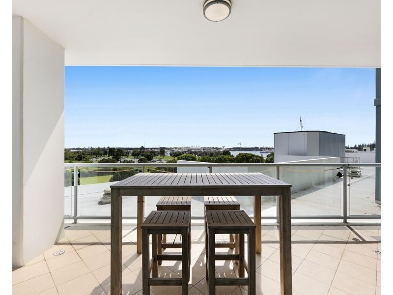 704 “The Shores” 1 Como Crescent, Southport QLD 4215