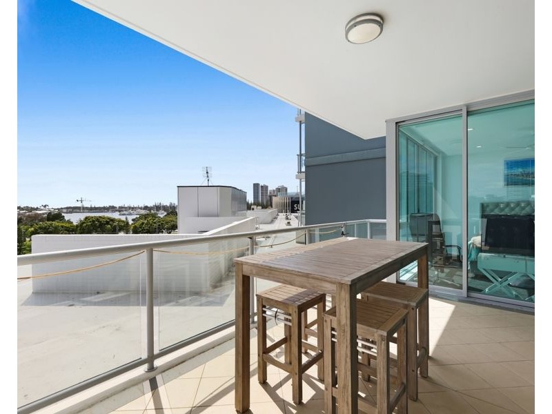 704 “The Shores” 1 Como Crescent, Southport QLD 4215