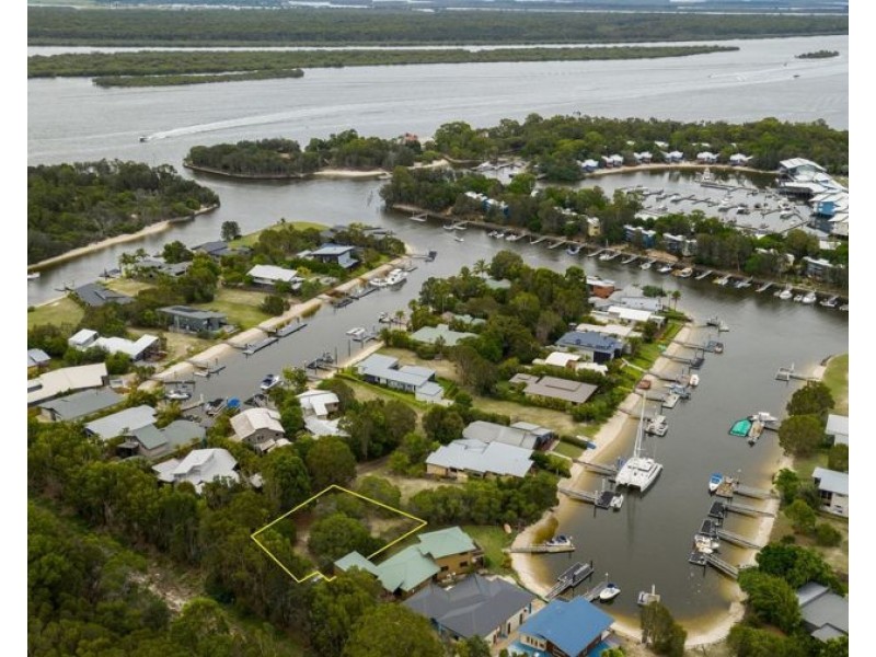 36 Doeblien Drive, South Stradbroke QLD 4216