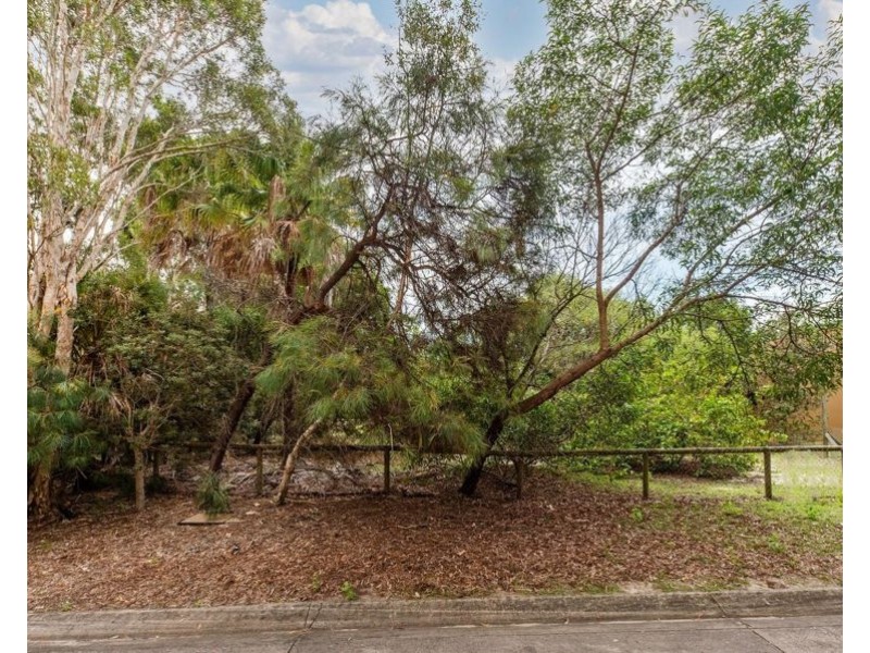 36 Doeblien Drive, South Stradbroke QLD 4216