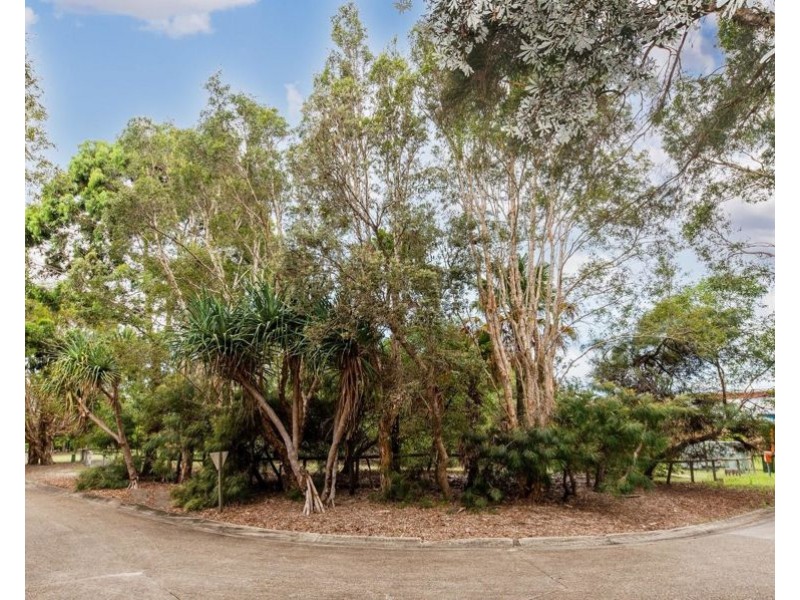 36 Doeblien Drive, South Stradbroke QLD 4216