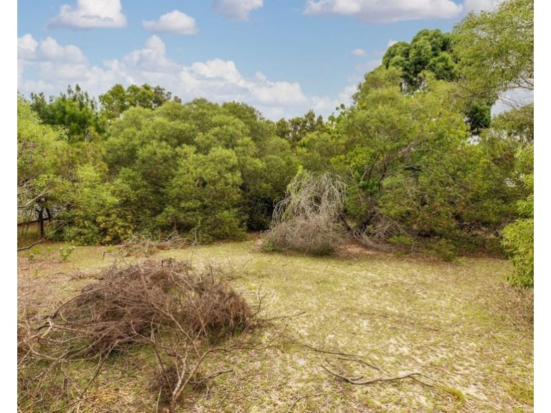 36 Doeblien Drive, South Stradbroke QLD 4216