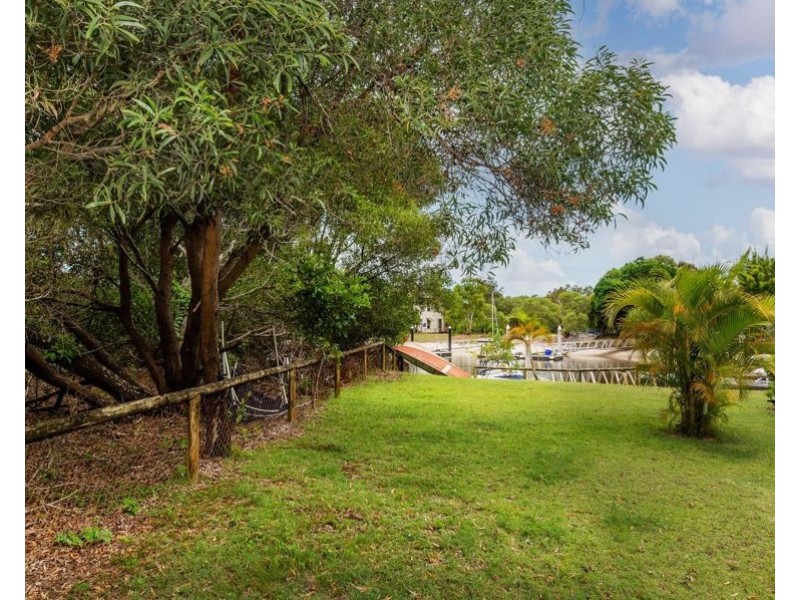 36 Doeblien Drive, South Stradbroke QLD 4216