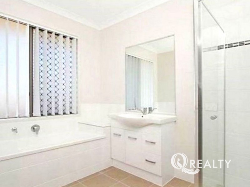 6 Figtree Court, Yamanto QLD 4305