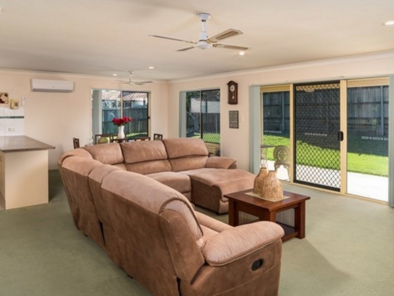 60 Daintree Drive, Parkinson QLD 4115