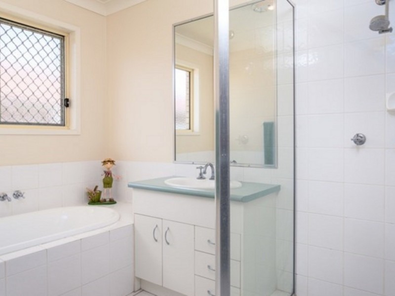 60 Daintree Drive, Parkinson QLD 4115