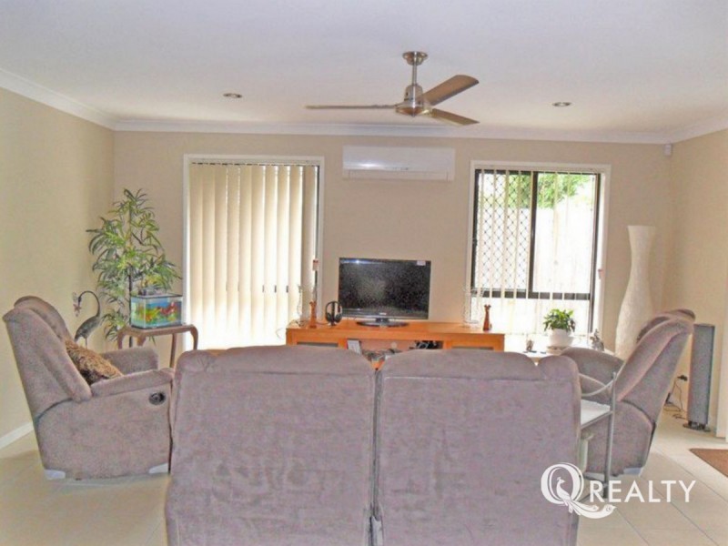 4 Parkside Place, Forest Lake QLD 4078