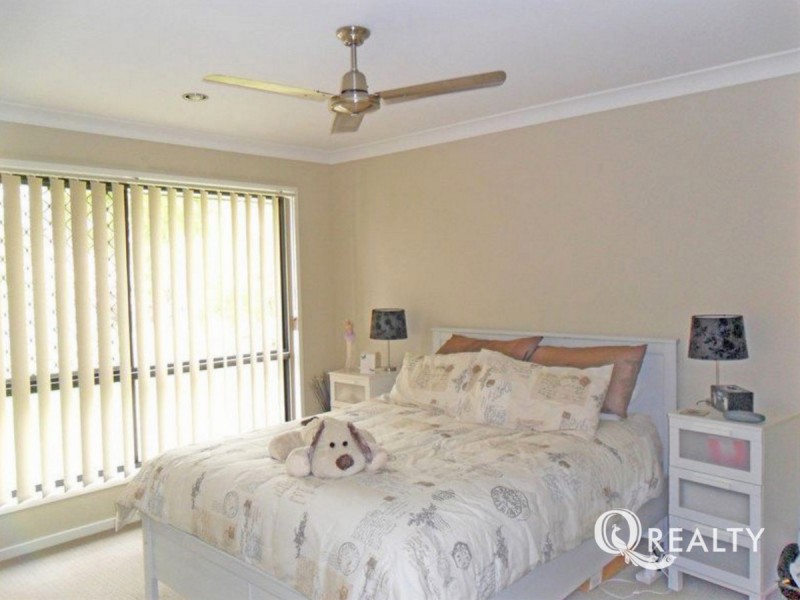 4 Parkside Place, Forest Lake QLD 4078