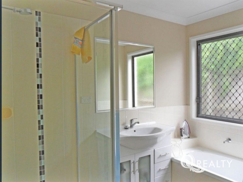 4 Parkside Place, Forest Lake QLD 4078