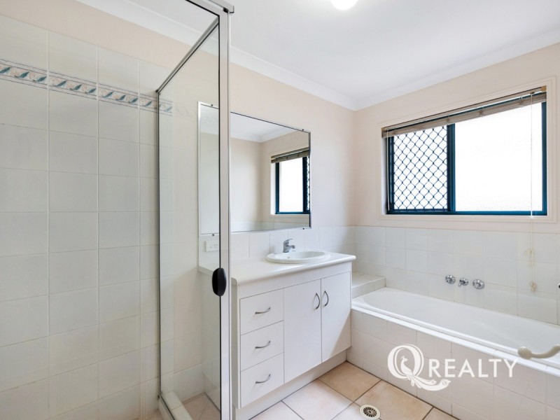 34 Pinedale Crescent, Parkinson QLD 4115