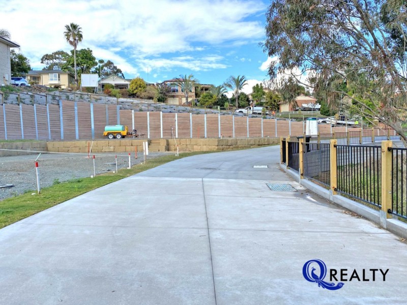 2/16 Hillside Crescent, Edens Landing QLD 4207