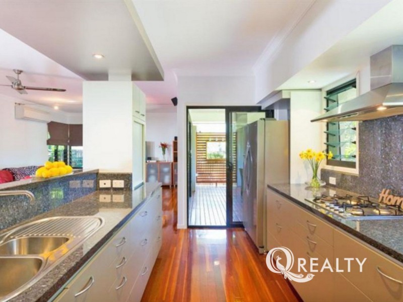 27 Amberelle Place, Chapel Hill QLD 4069
