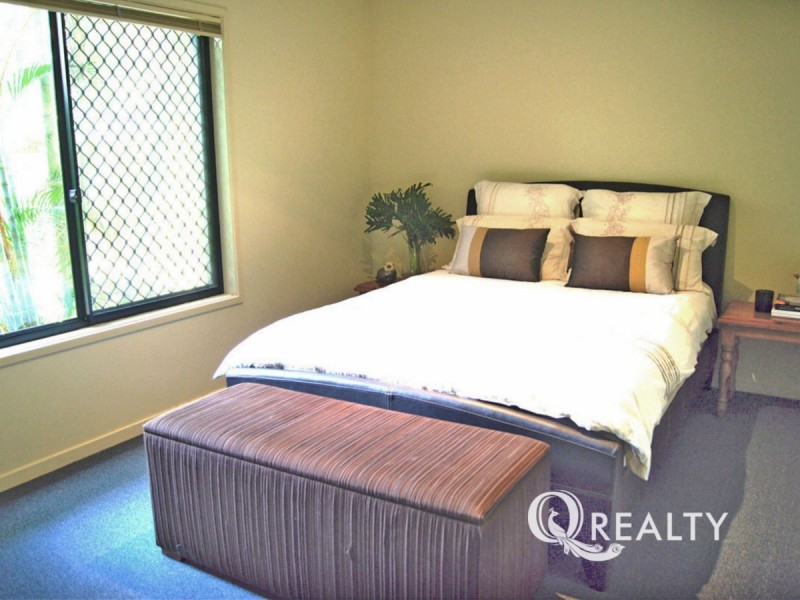 27 Amberelle Place, Chapel Hill QLD 4069
