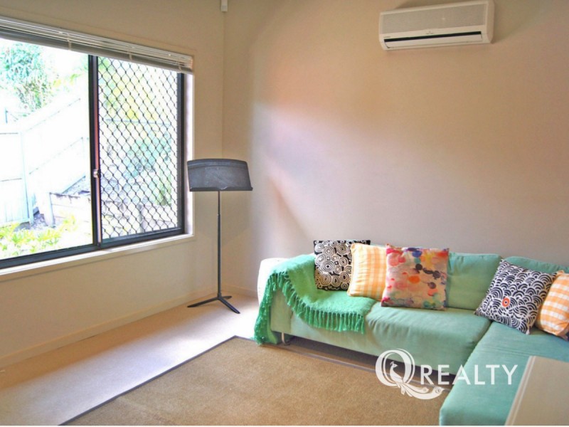 27 Amberelle Place, Chapel Hill QLD 4069