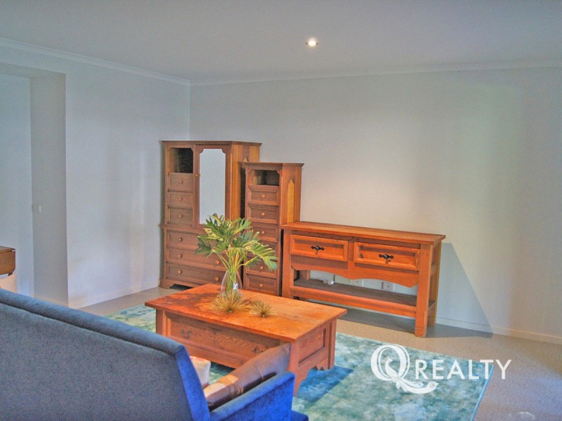 27 Amberelle Place, Chapel Hill QLD 4069