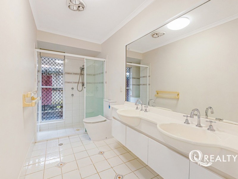 8 Azalea Crescent, Calamvale QLD 4116