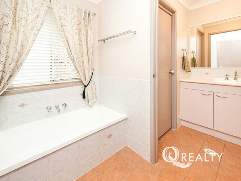 42 Denison Street, Meadowbrook QLD 4131