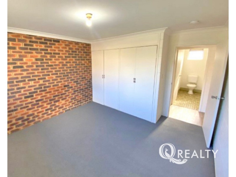 2/42 Defiance Road, Logan Central QLD 4114